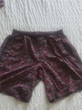 Lululemon Athletica Men's Red Camo Athletic Shorts